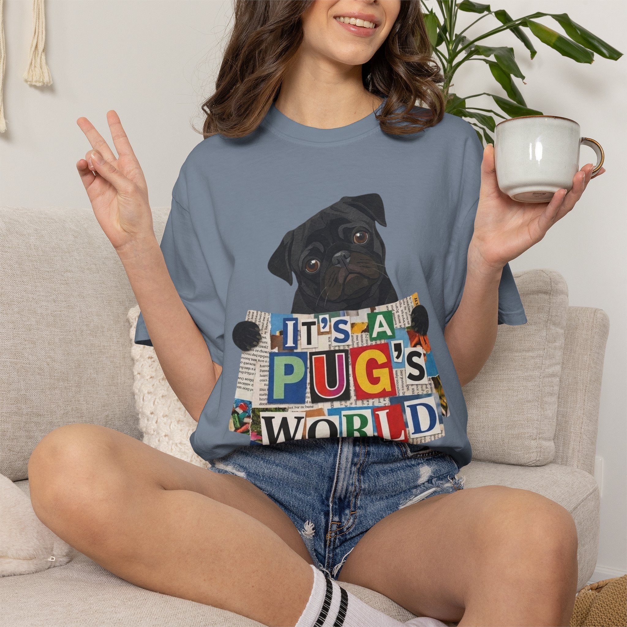 Cute Black Pug Mom T-Shirt | 90s Retro Pug Tee