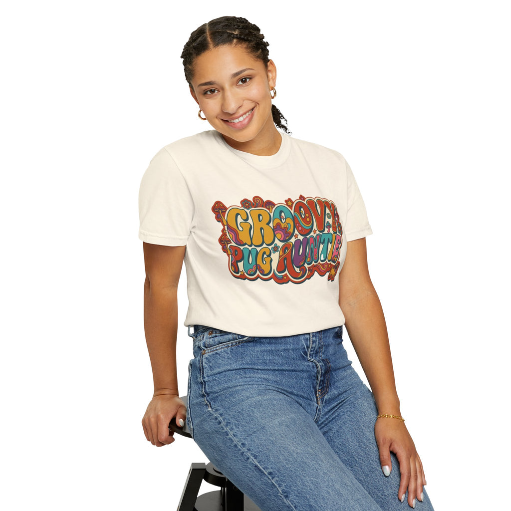 Groovy Pug Auntie T-Shirt | Retro 70s Psychedelic Dog Graphic