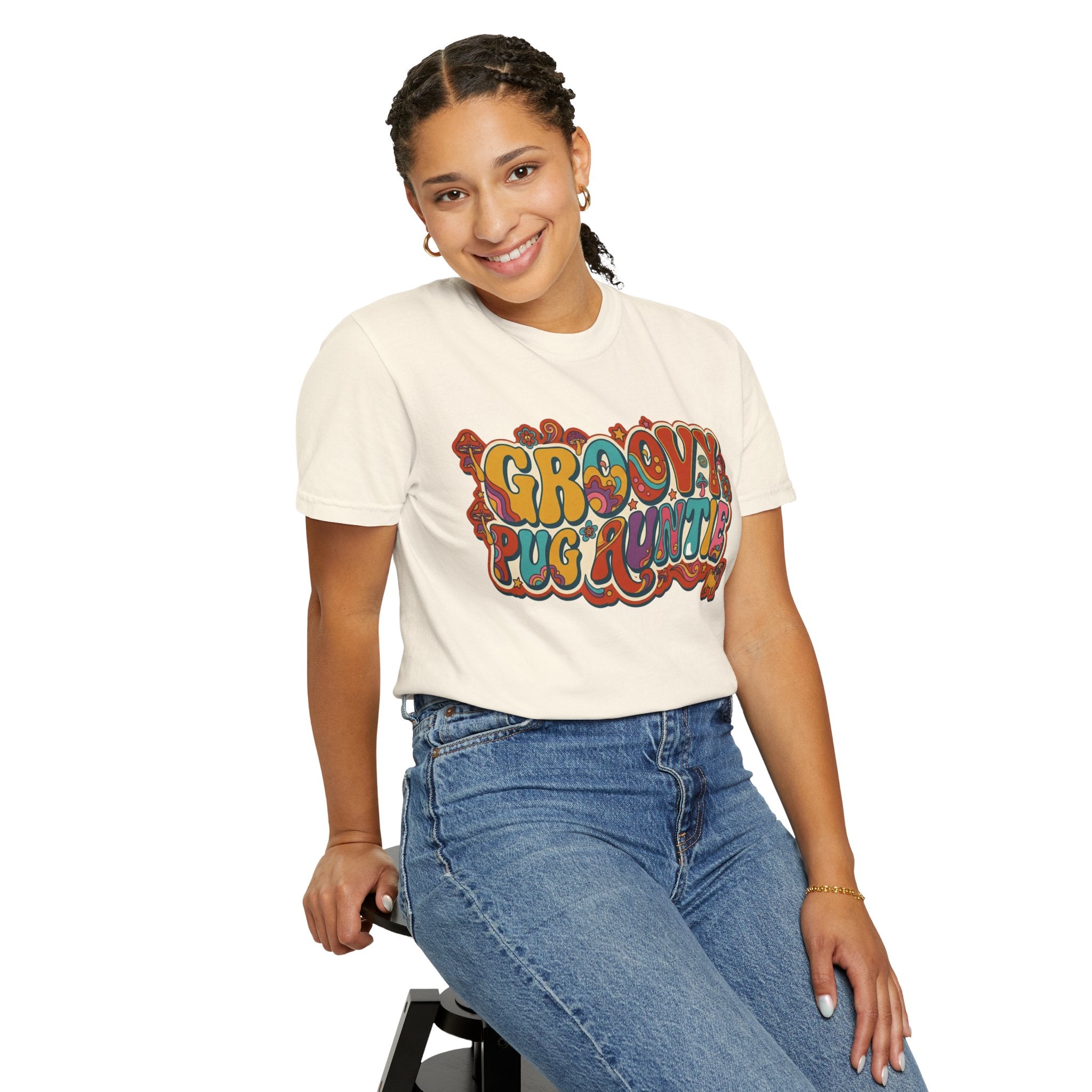 Groovy Pug Auntie T-Shirt | Retro 70s Psychedelic Dog Graphic