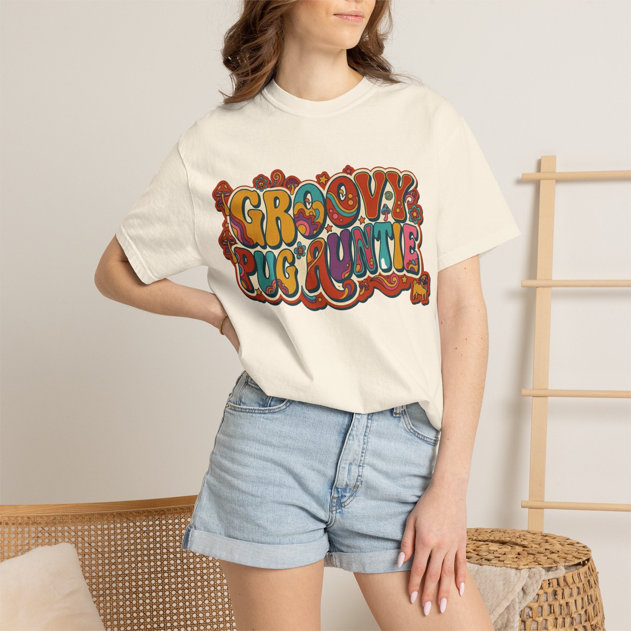 Groovy Pug Auntie T-Shirt | Retro 70s Psychedelic Dog Graphic