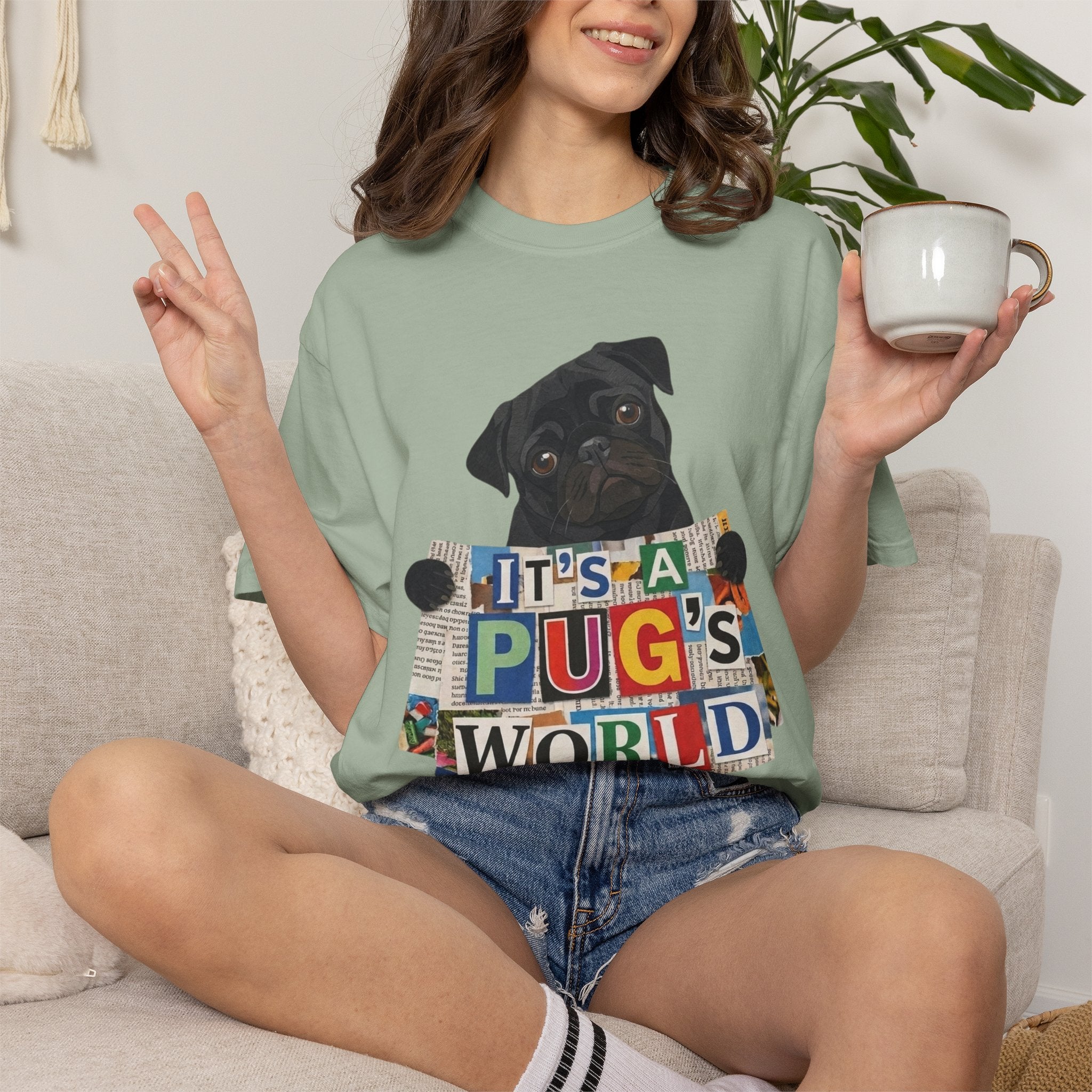 Cute Black Pug Mom T-Shirt | 90s Retro Pug Tee