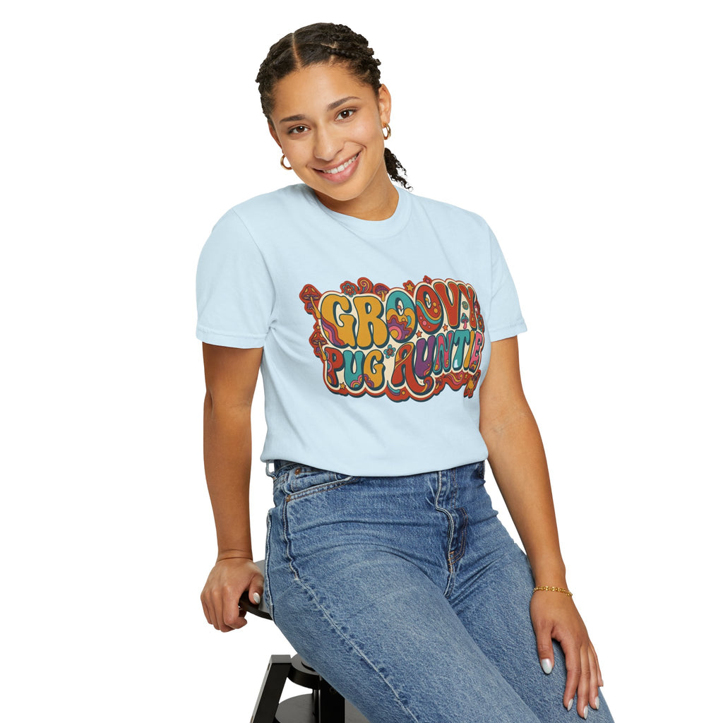 Groovy Pug Auntie T-Shirt | Retro 70s Psychedelic Dog Graphic