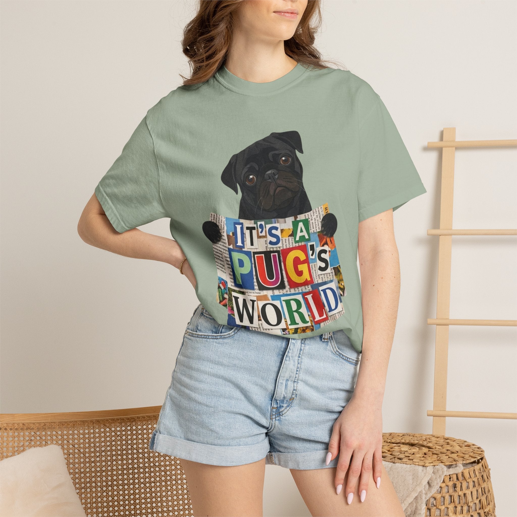 Cute Black Pug Mom T-Shirt | 90s Retro Pug Tee