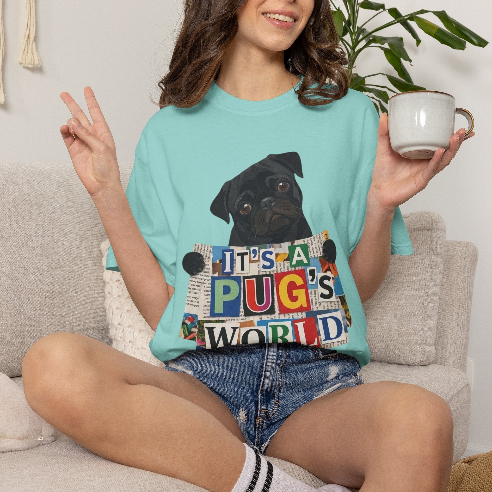 Cute Black Pug Mom T-Shirt | 90s Retro Pug Tee