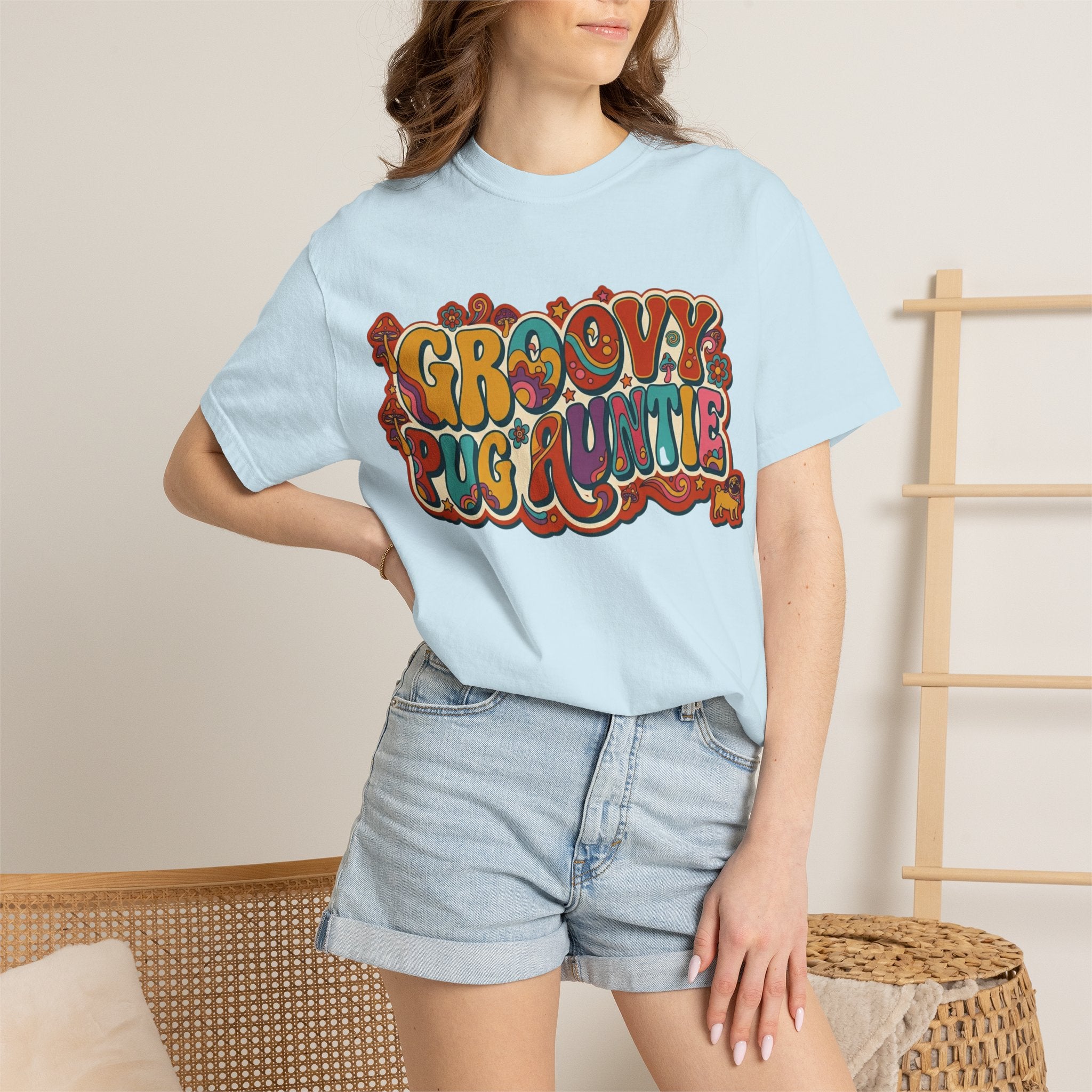 Groovy Pug Auntie T-Shirt | Retro 70s Psychedelic Dog Graphic